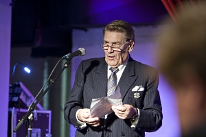 Veikko Lintinen puhuu.