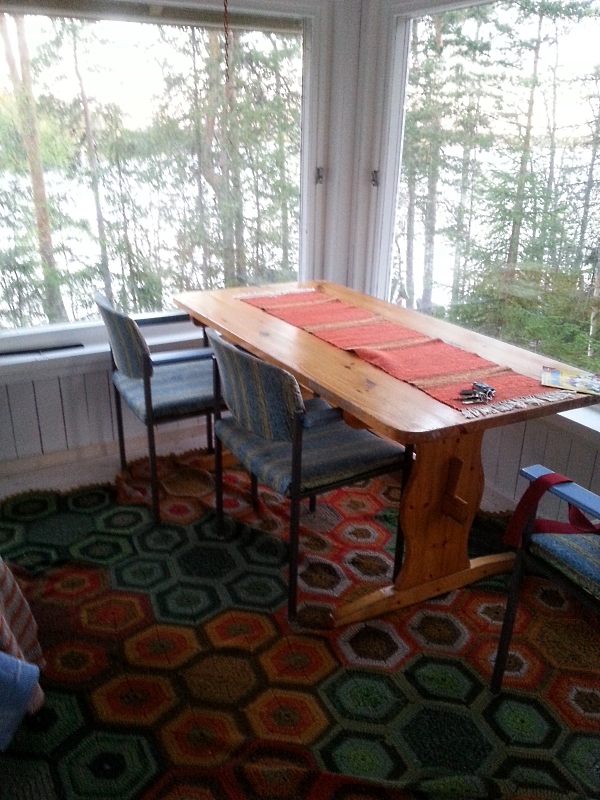 Ruokap�yt� kuistilla.